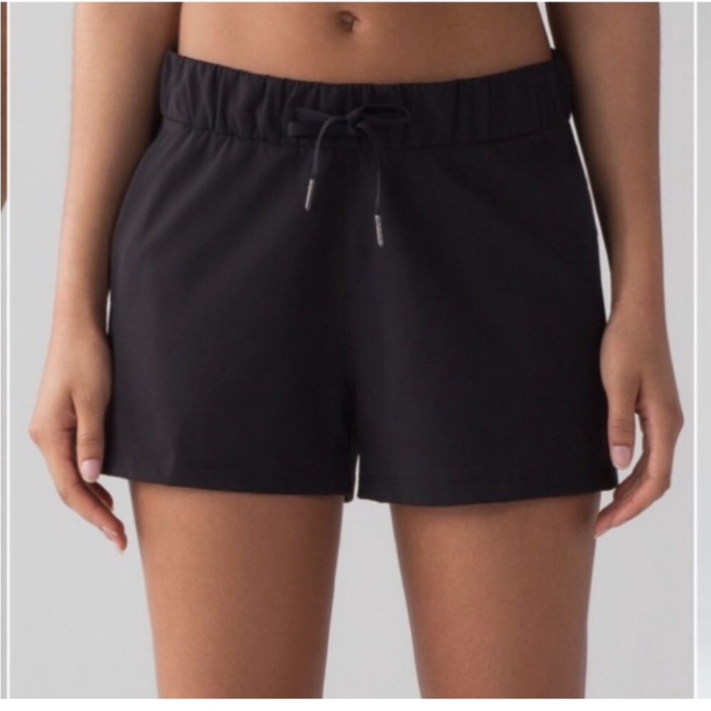 nwot Lululemon On the fly full on lux short 2 2.5”